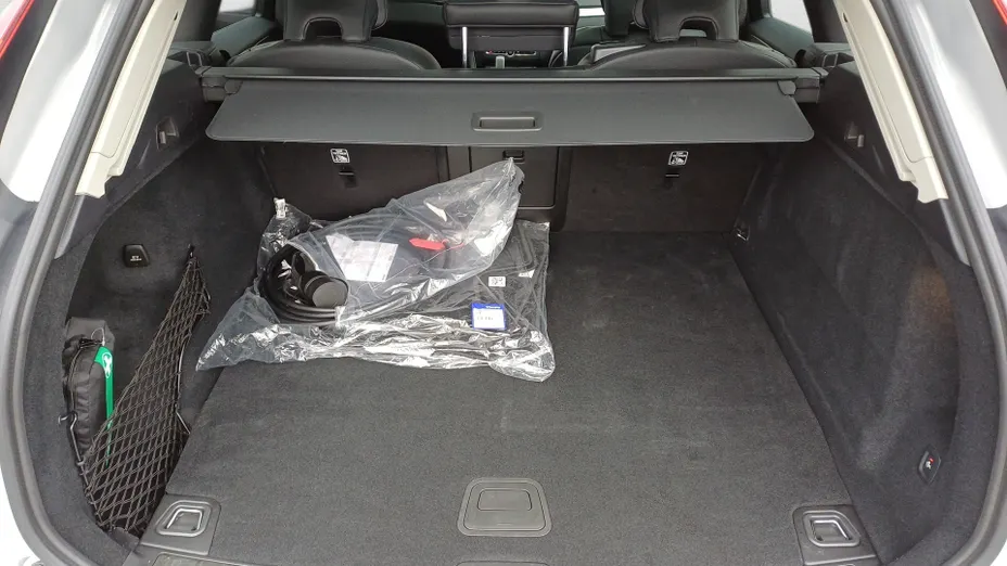 VOLVO XC60 XC60 T6 Plug-In Hybrid AWD Plus Dark aut