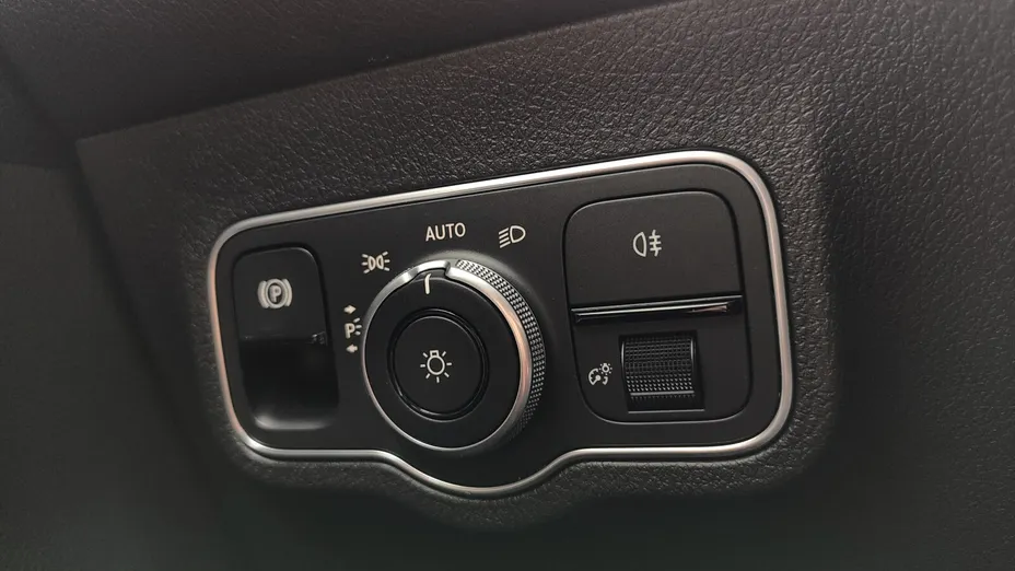 MERCEDES-BENZ GLB GLB 200 Progressive 7G-DCT