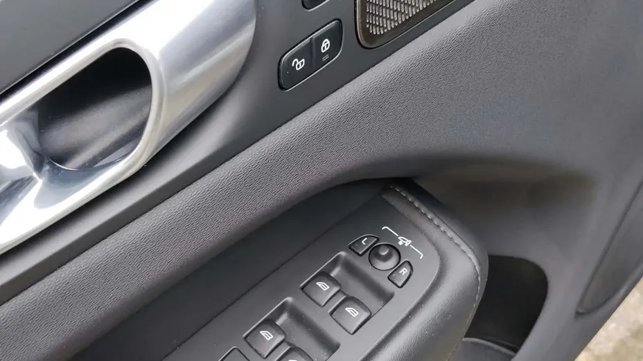 VOLVO XC60 -