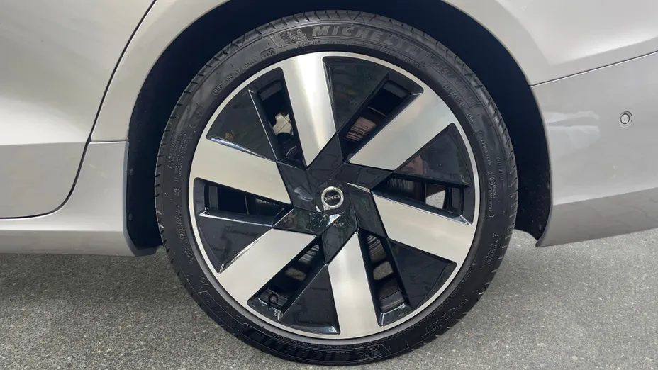 VOLVO XC60 XC60 T6 Plug-In Hybrid AWD Plus Dark aut