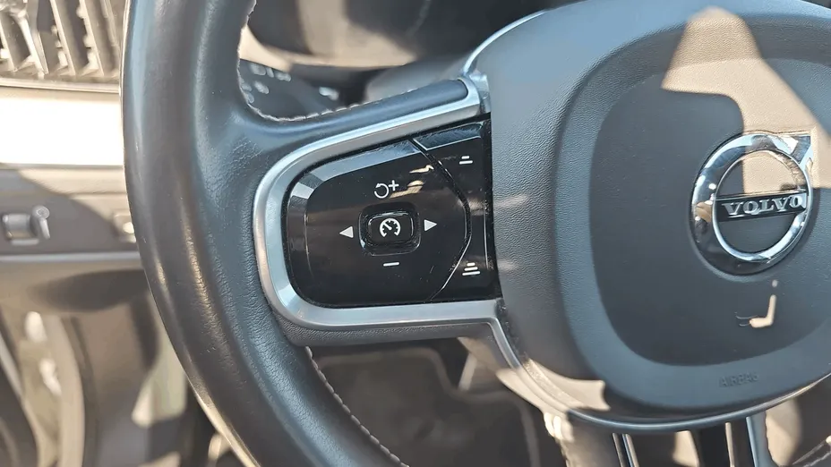 VOLVO XC60 XC60 B4 D AWD R-Design aut