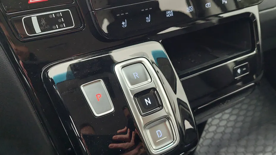 HYUNDAI Staria Staria 1.6 T-GDI HEV Luxury aut Nowy