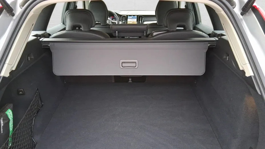 VOLVO XC60 XC60 B5 B AWD Plus Dark aut