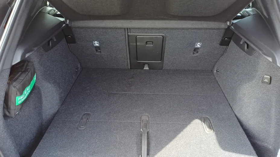 VOLVO XC40 XC40 B3 Plus Dark aut