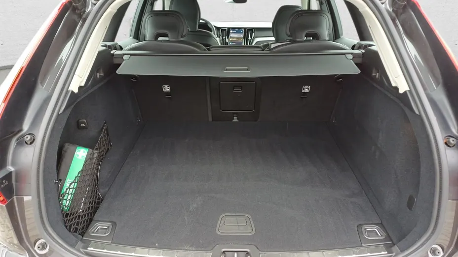 VOLVO XC60 XC60 B5 B AWD Plus Dark aut