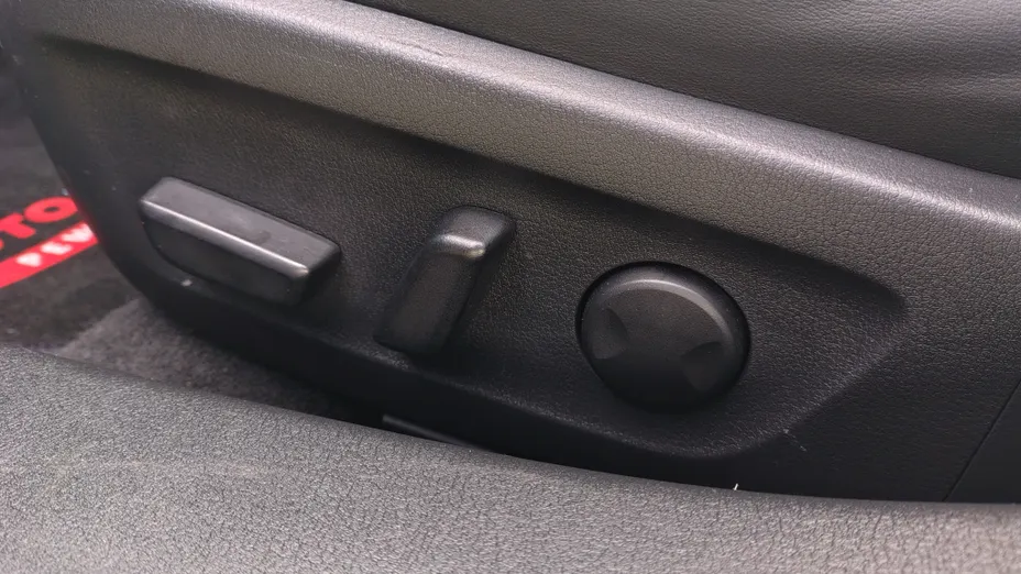 MAZDA 3 3 2.0 mHEV Hikari aut