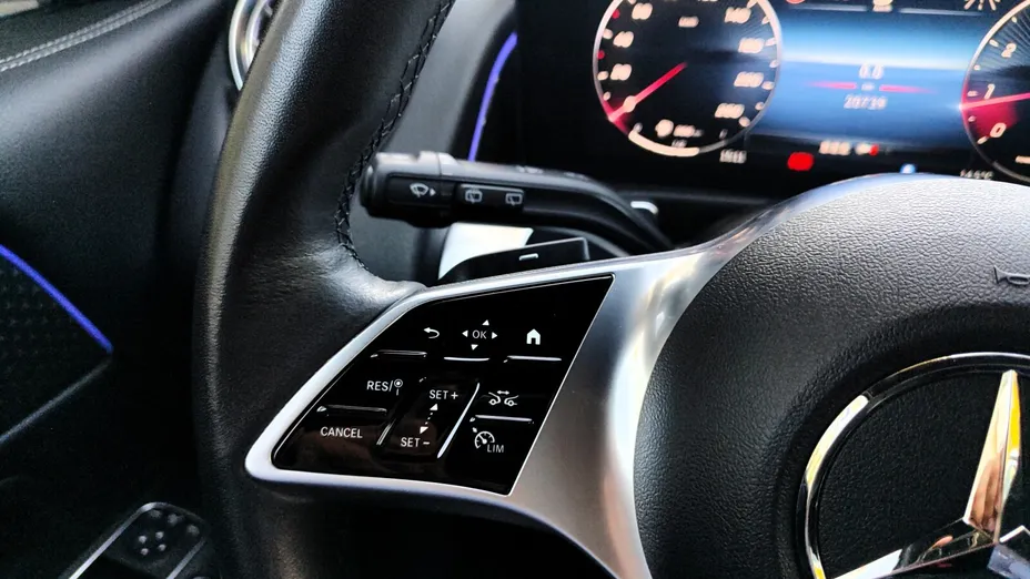 MERCEDES-BENZ GLB GLB 200 Progressive 7G-DCT