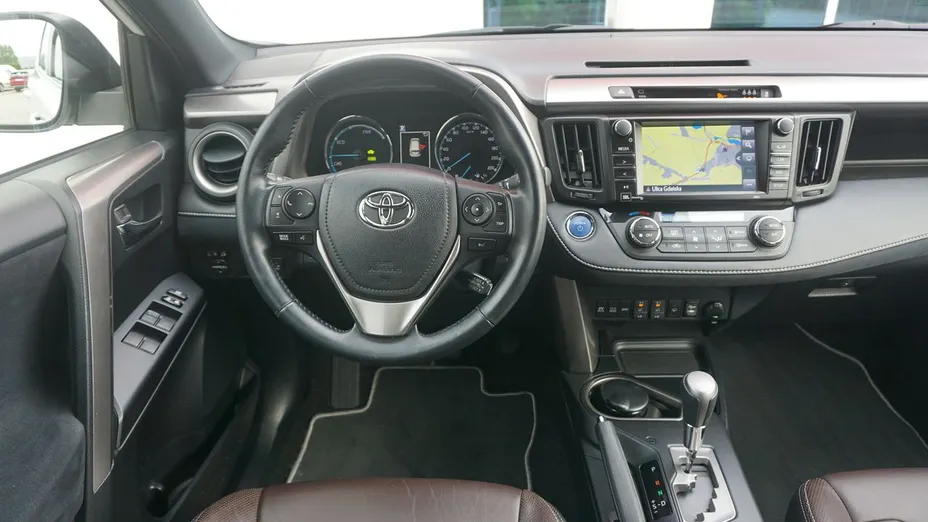 TOYOTA RAV4 -