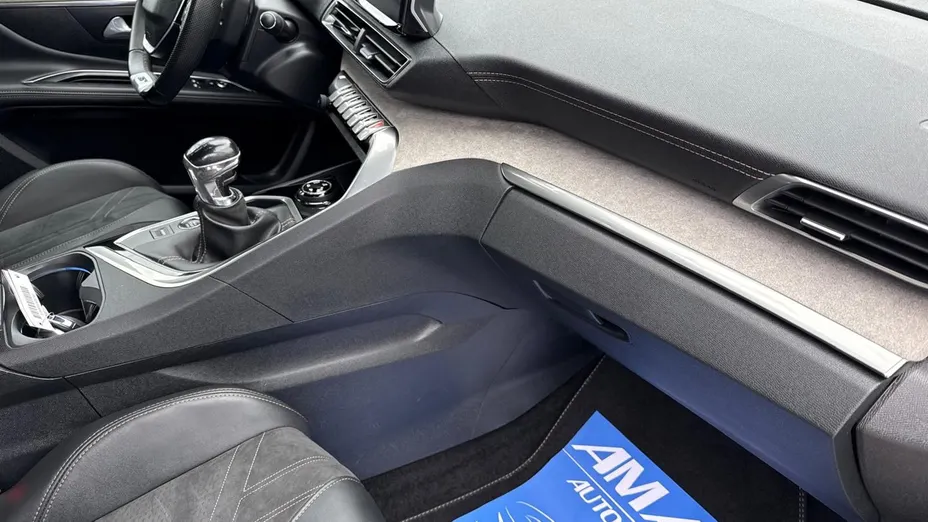 PEUGEOT 5008 -