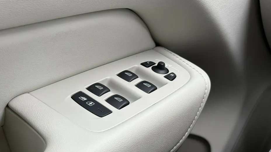 VOLVO XC60 XC60 B4 D Plus Dark aut