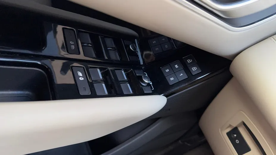 LAND ROVER Range Rover Velar Velar 2.0 P250 R-Dynamic SE