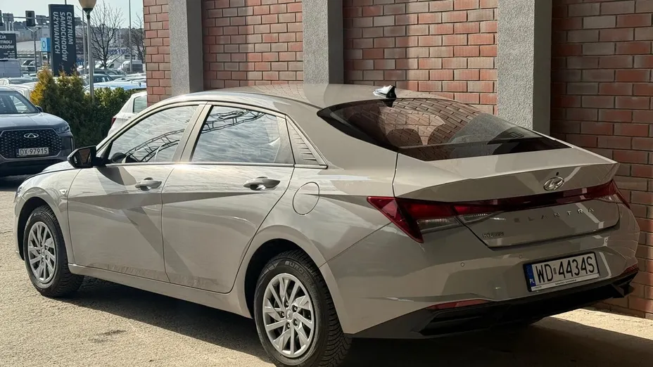 HYUNDAI Elantra Elantra 1.6 Modern