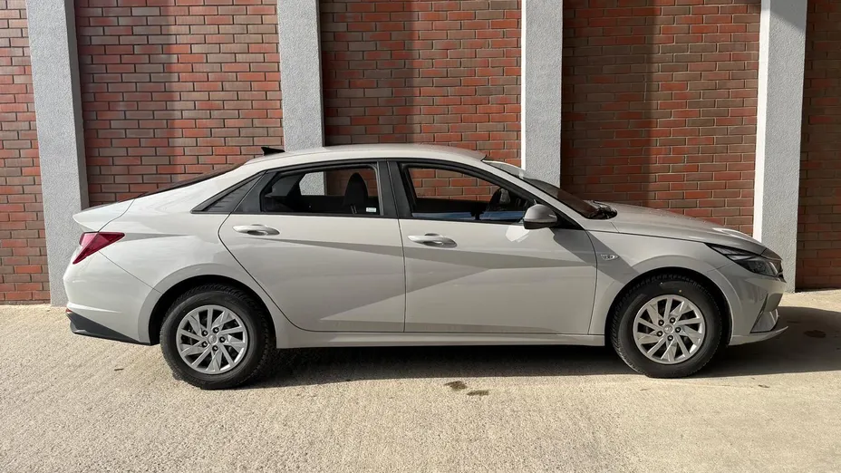 HYUNDAI Elantra Elantra 1.6 Modern