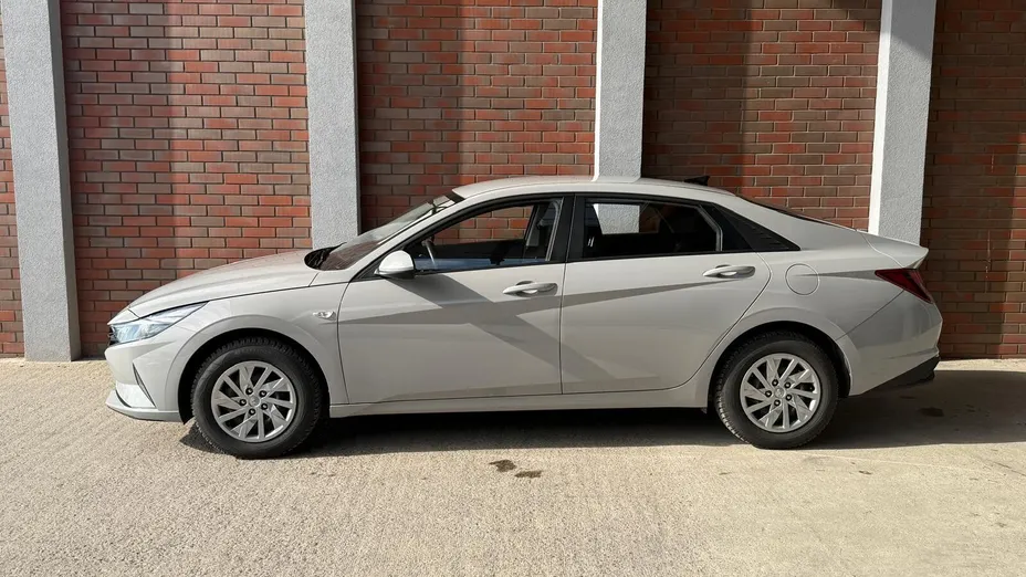 HYUNDAI Elantra Elantra 1.6 Modern