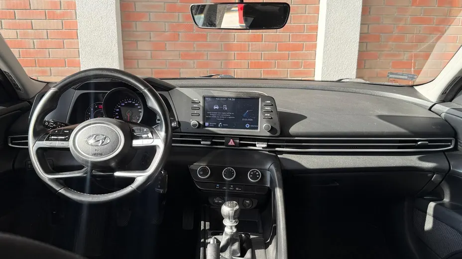 HYUNDAI Elantra Elantra 1.6 Modern