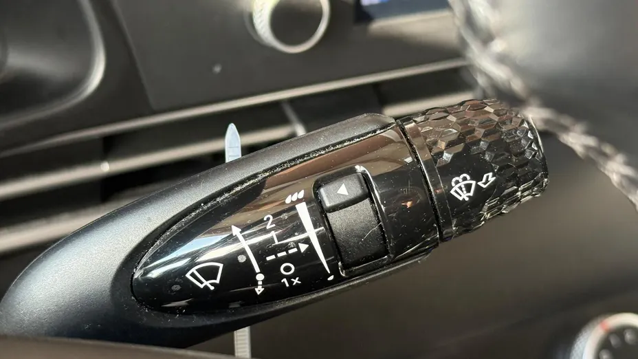 HYUNDAI Elantra Elantra 1.6 Modern