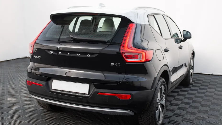 VOLVO XC40 XC40 B4 B AWD Momentum aut