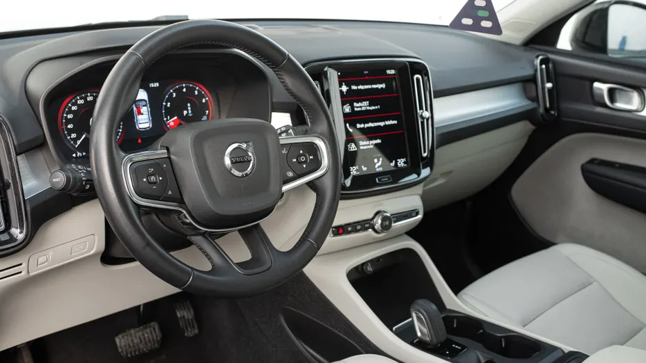 VOLVO XC40 XC40 B4 B AWD Momentum aut