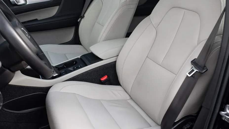 VOLVO XC40 XC40 B4 B AWD Momentum aut