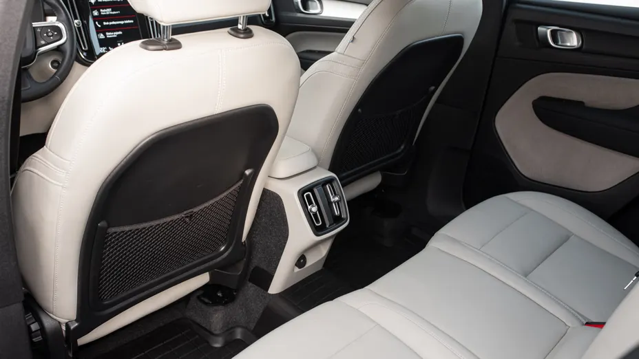 VOLVO XC40 XC40 B4 B AWD Momentum aut