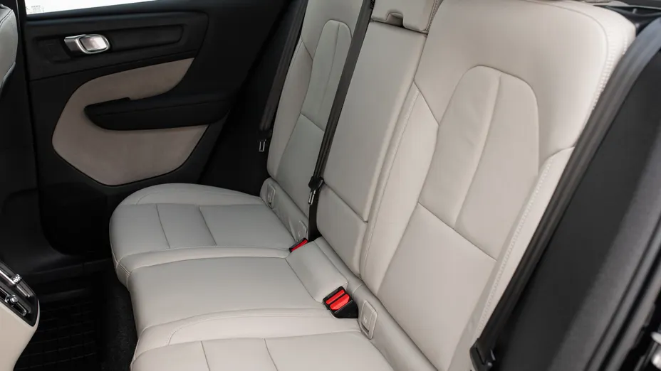 VOLVO XC40 XC40 B4 B AWD Momentum aut