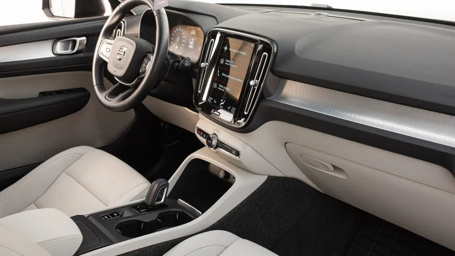 VOLVO XC40 XC40 B4 B AWD Momentum aut