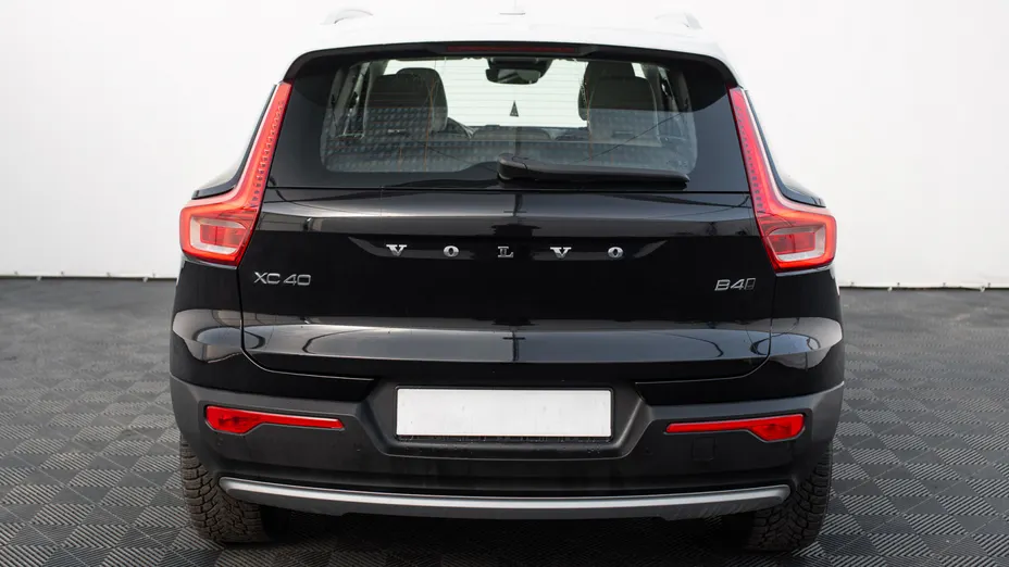VOLVO XC40 XC40 B4 B AWD Momentum aut