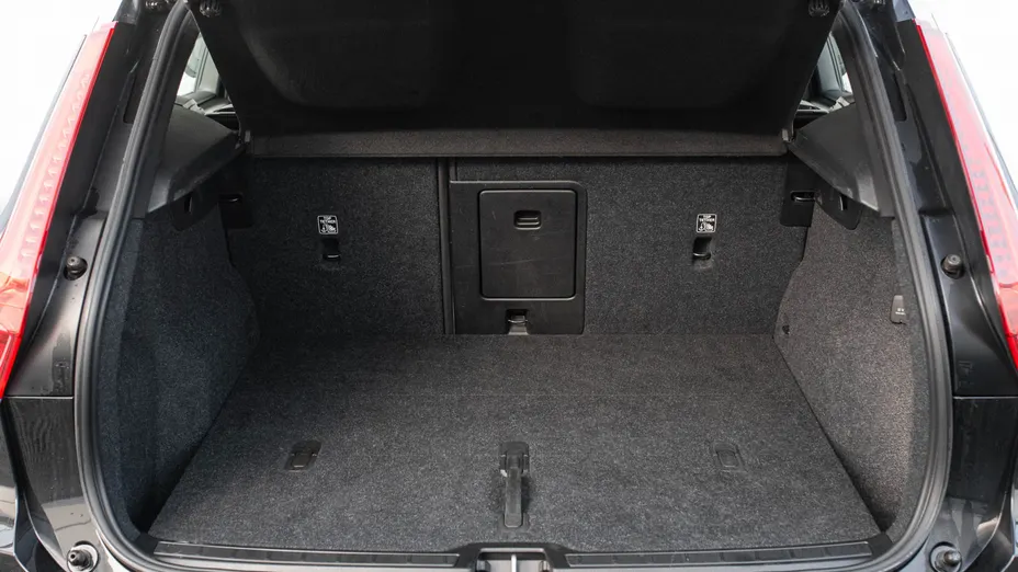 VOLVO XC40 XC40 B4 B AWD Momentum aut