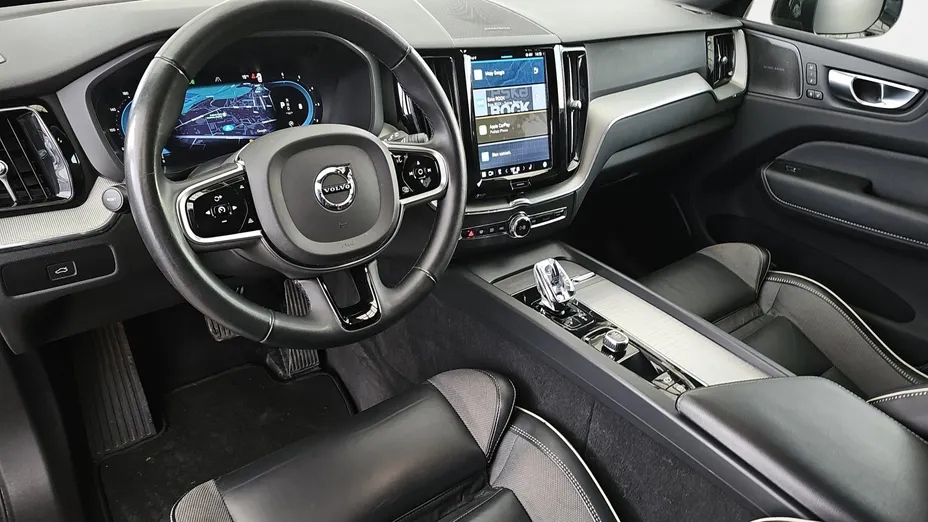 VOLVO XC60 XC60 B4 D AWD Plus Dark aut
