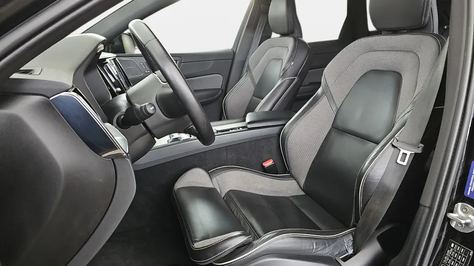 VOLVO XC60 XC60 B4 D AWD Plus Dark aut