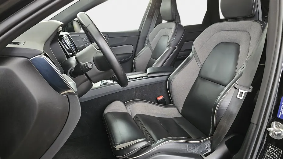 VOLVO XC60 XC60 B4 D AWD Plus Dark aut