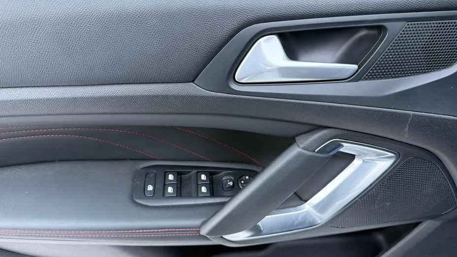 PEUGEOT 308 -