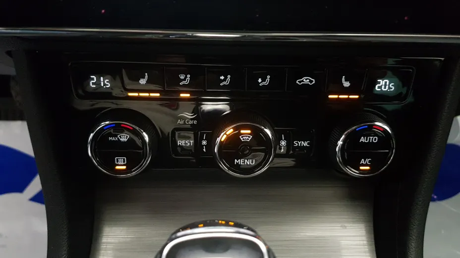 SKODA Superb Superb 2.0 TDI SCR Style DSG