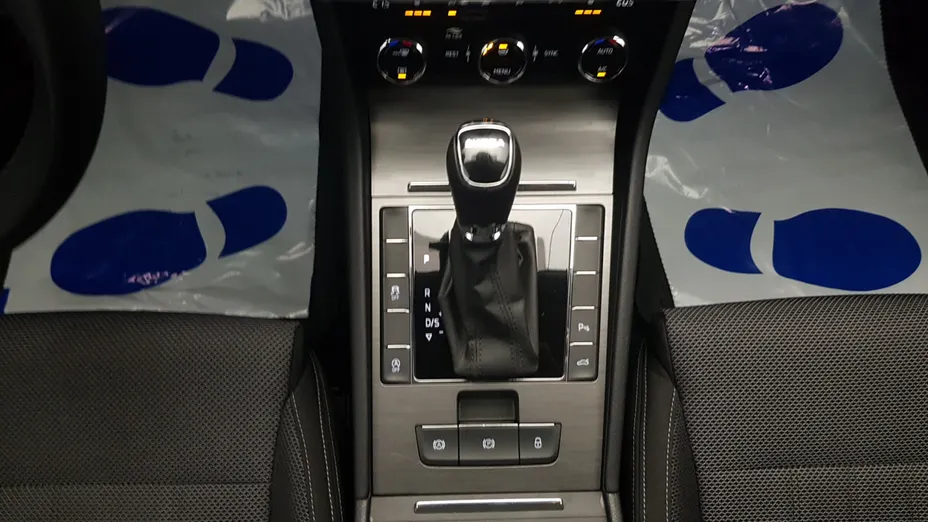 SKODA Superb Superb 2.0 TDI SCR Style DSG