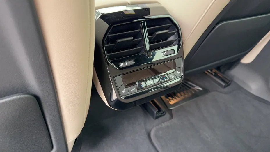 BMW iX iX xDrive40 76.6kWh