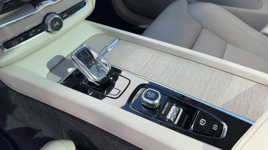 VOLVO XC60 XC60 T8 AWD Plug-In Hybrid Inscription aut