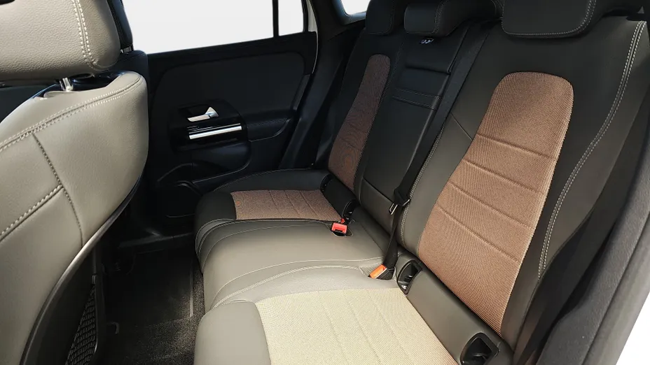 MERCEDES-BENZ EQA EQA 300 66.5kWh 4-Matic Electric Art