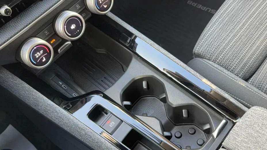 SKODA Superb Superb 2.0 TDI SCR Selection DSG