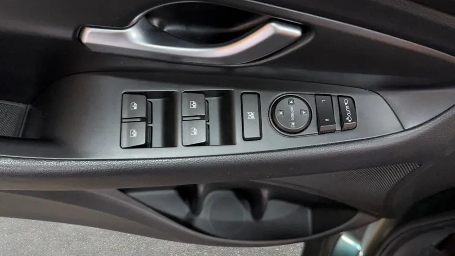 HYUNDAI i30 i30 1.5 T-GDI 48V Smart