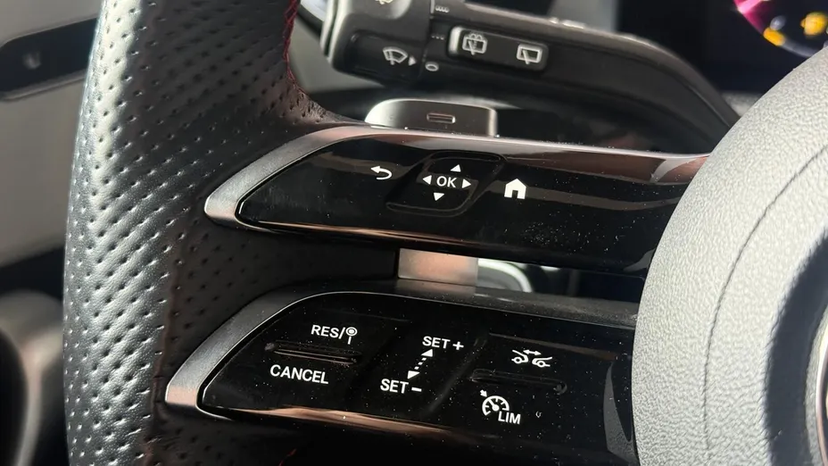 MERCEDES-BENZ A Klasa A 200 AMG Line 7G-DCT