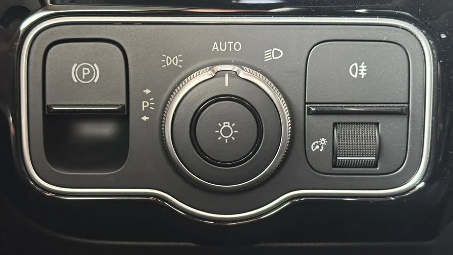 MERCEDES-BENZ A Klasa A 200 AMG Line 7G-DCT