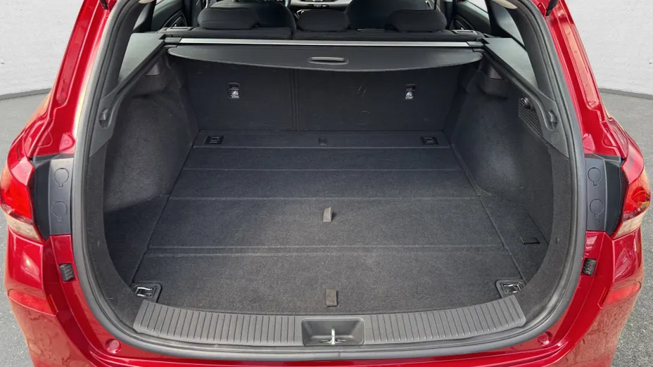 HYUNDAI i30 i30 1.5 DPI Classic +