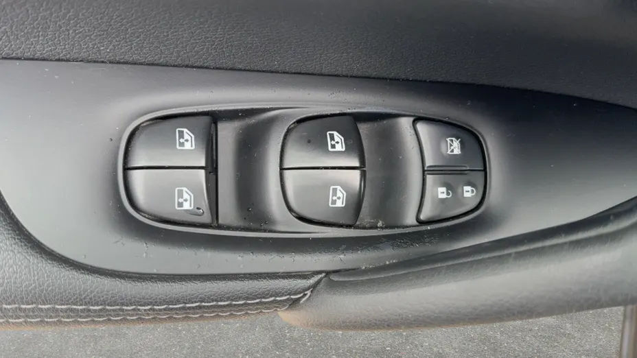 NISSAN Qashqai Qashqai 1.3 DIG-T N-Connecta