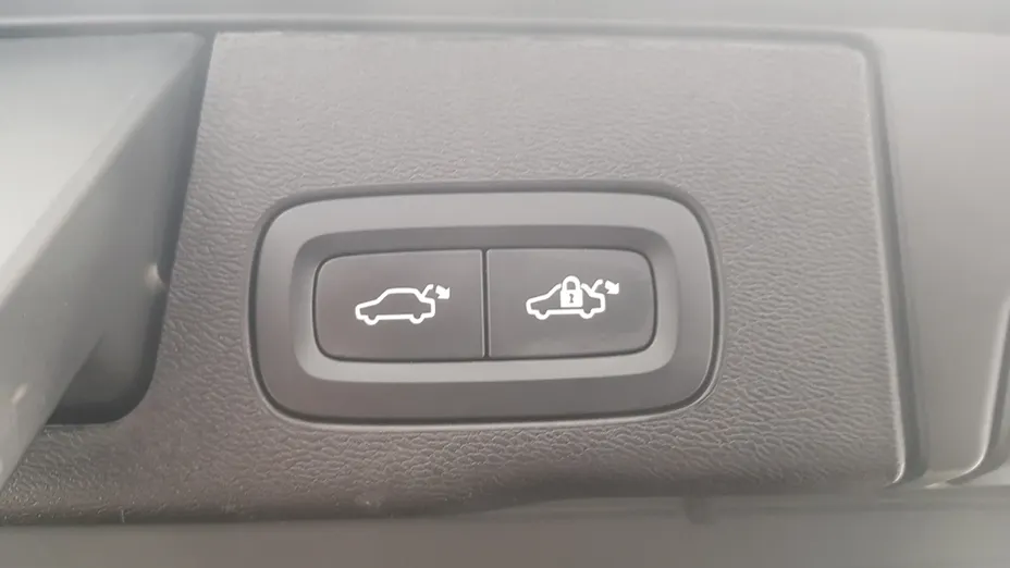 VOLVO XC60 XC60 B5 B AWD Plus Dark aut