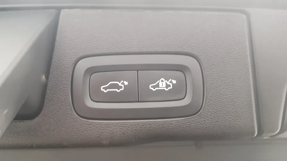 VOLVO XC60 XC60 B5 B AWD Plus Dark aut