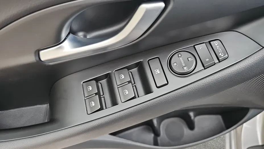 HYUNDAI i30 i30 1.5 T-GDI 48V Smart