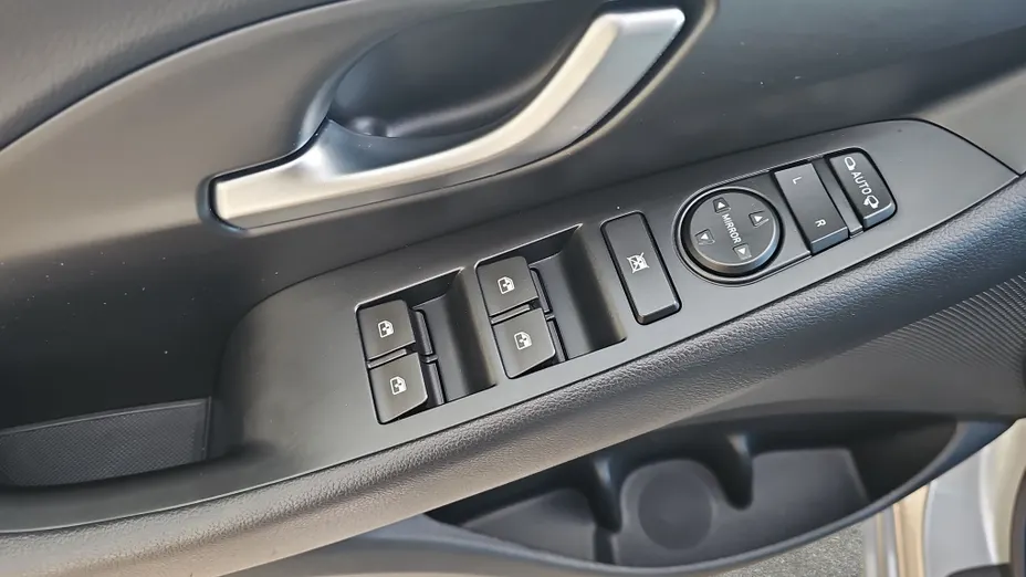 HYUNDAI i30 i30 1.5 T-GDI 48V Smart