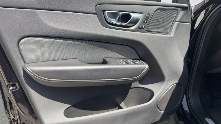 VOLVO XC60 XC60 B4 D AWD R-Design aut