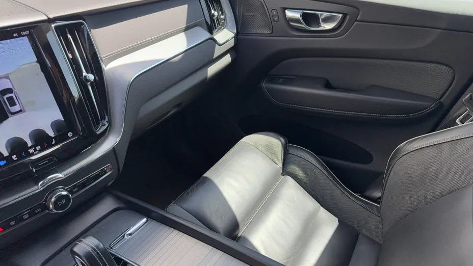 VOLVO XC60 XC60 B4 D AWD R-Design aut
