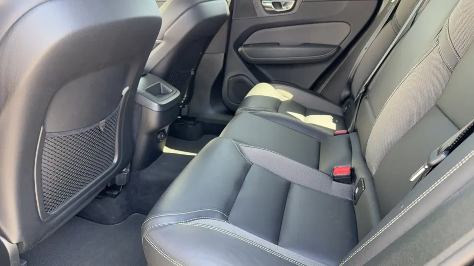 VOLVO XC60 XC60 B4 D AWD R-Design aut